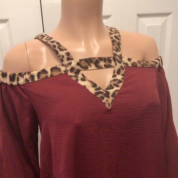 Entro Womens Maroon Red Strappy Contrast Print Off The Shoulder Top Size Medium - Picture 2 of 6